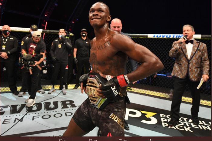 Petarung UFC asal Nigeria, Israel Adesanya, berhasil mempertahankan sabuk juara kelas menengah. Kesuksesan Adesanya itu diraih setelah menumbangkan Paulo Costa dalam ajang UFC 253 di Flash Forum, Yas Island, Abu Dhabi, Uni Emirat Arab, Minggu (27/9/2020).