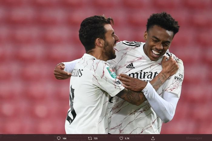 Joseph Willock merayakan kemenangan Arsenal atas Liverpool dalam ajang Piala Liga Inggris bersama dengan Dani Ceballos.