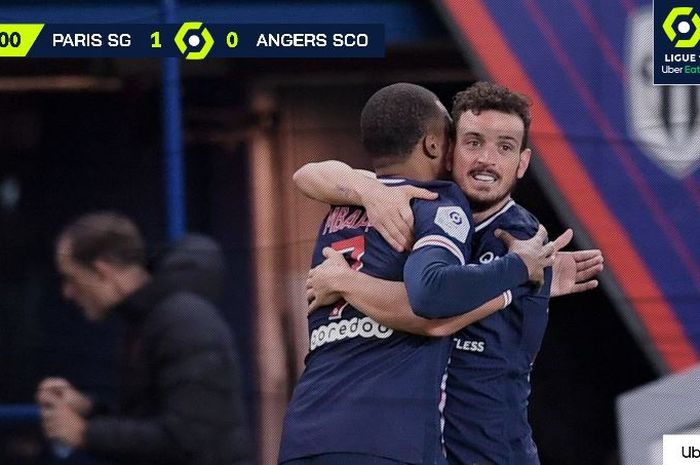 Alessandro Florenzi merayakan gol ke gawang Angers bersama dengan Kylian Mbappe.