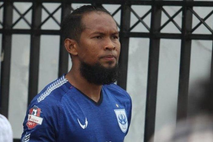 Bek PSIS Semarang, Abdul Abanda Rahman.