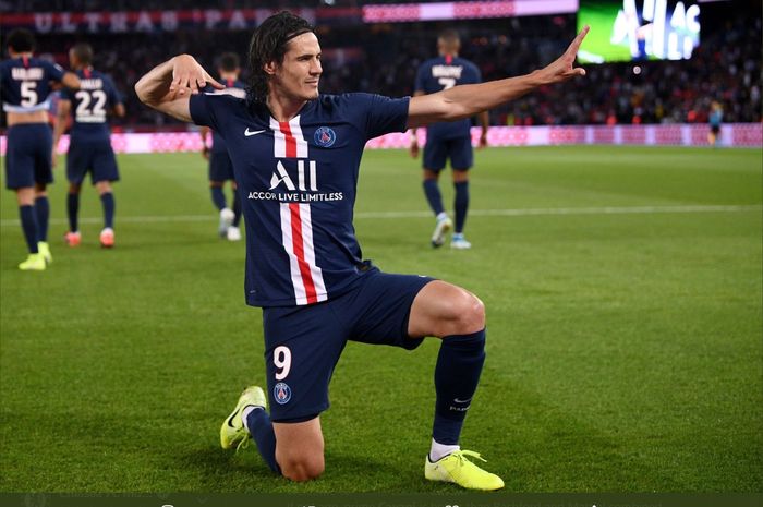 Mantan penyerang Paris Saint-Germain, Edinson Cavani, dikabarkan bakal menjadi penyerang Manchester United.