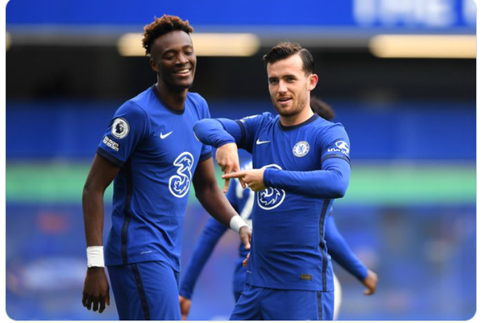 Tammy Abraham (kiri), dan Ben Chilwell, kabarnya telah melakukan pelanggaran COVID-19 bersama dengan Jadon Sancho.