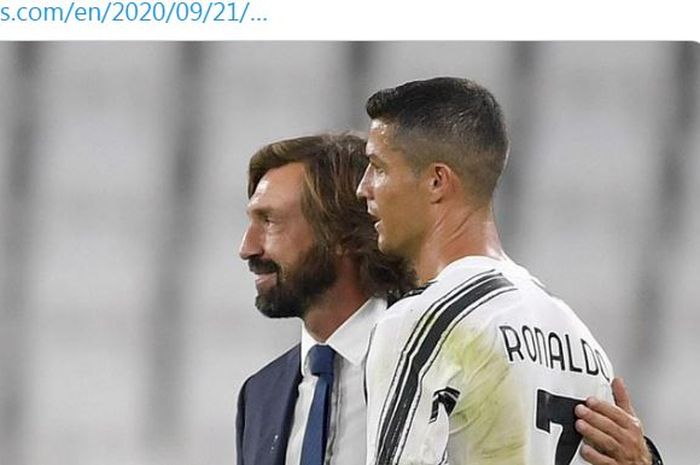 Pelatih Juventus, Andrea Pirlo, merangkul Cristiano Ronaldo.