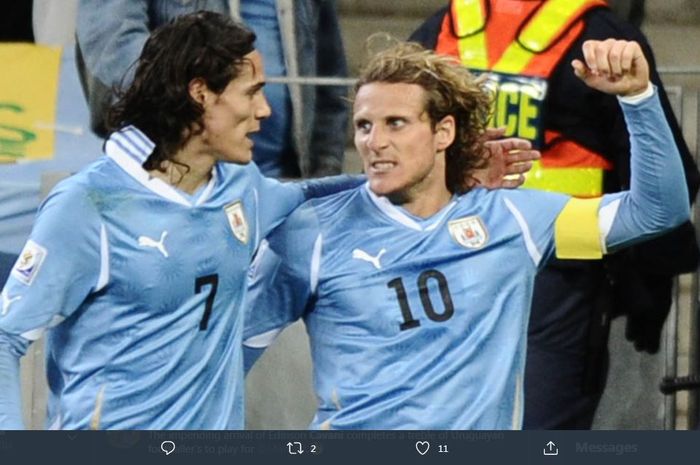 Edinson Cavani dan Diego Forlan saat membela timnas Uruguay.