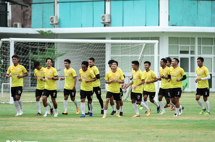 Para pemain PSS Sleman saat berlatih bersama.