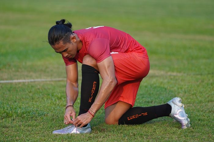 Pemain Persija, Ryuji Utomo, memakai sepatu Ortuseight.