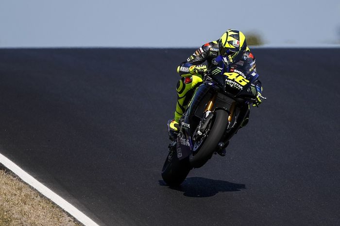 Pembalap Monster Energy Yamaha, Valentino Rossi, saat mencoba Sirkuit Algarve di Portimao, Portugal, 7 Oktober 2020. Sirkuit Algarve akan menjadi tuan rumah seri MotoGP Portugal pada akhir musim ini.