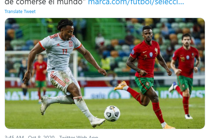 Adama Traore (kiri) saat bermain untuk timnas Spanyol di laga persahabatan melawan Portugal, Kamis (8/10/2020).