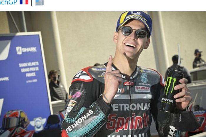 Pembalap Petronas Yamaha SRT, Fabio Quartararo, setelah merebut pole position pada kualifikasi MotoGP Prancis di Sirkuit Bugatti, Le Mans, Prancis, 10 Oktober 2020.