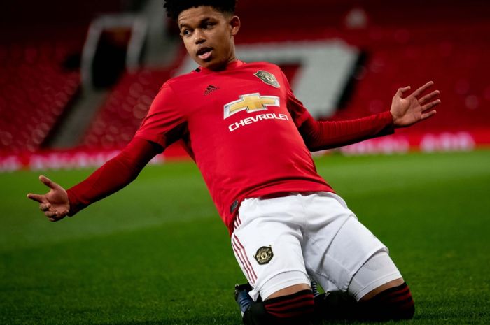 Pemain akademi Manchester United, Shola Shoretire, digadang-gadang bakal masuk tim utama dan menjadi 'The Next Jadon Sancho'.