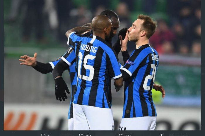 Romelu Lukaku, Christian Eriksen, dan Ashley Young saat merayakan gol Inter Milan.