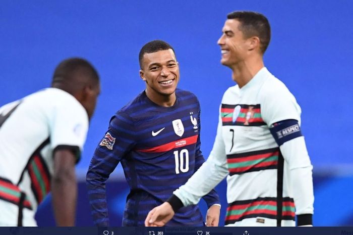 Kylian Mbappe dan Cristiano Ronaldo dalam laga Prancis vs Portugal di UEFA Nations League 2020.