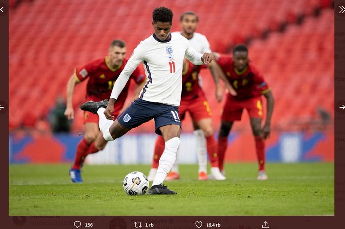 Marcus Rashford mencetak gol pertama Inggris melalui tendangan penalti ke gawang Belgia di ajang UEFA Nations League 2020-2021, Senin (12/10/2020) dini hari WIB.