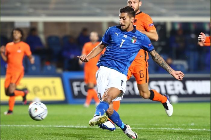 Pemain timnas Italia, Lorenzo Pellegrini, dalam duel kontra timnas Belanda pada Rabu (14/10/2020).