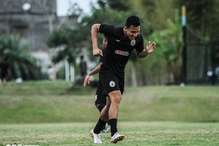 Bek PSS Sleman, Dendi Agustan sedang menjalani latihan