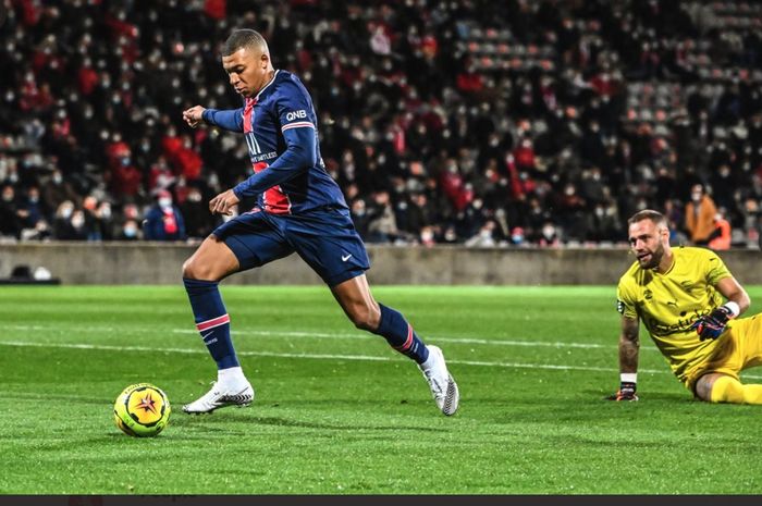 Kylian Mbappe mencetak gol dalam laga Nimes vs PSG di pekan ke-7 Liga Prancis, Jumat (16/10/2020) di Stade des Costieres.