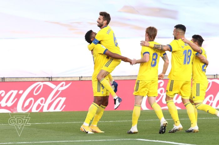 Cadiz merayakan gol Anthony Lozano dalam laga melawan Real Madrid di Liga Spanyol, Sabtu (17/10/2020) di Estadio Alfredo Di Stefano.