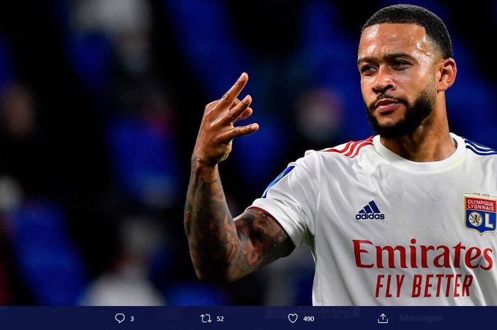 Penyerang Olympique Lyon, Memphis Depay, mencetak hattrick gol dan assist di Liga Prancis 2020-2021.