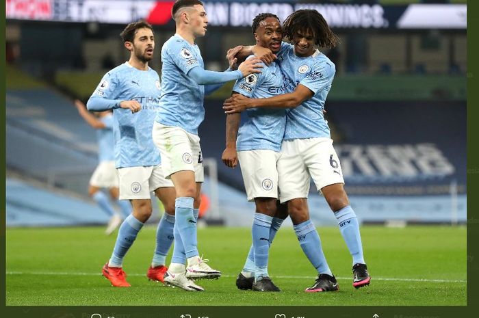 Para pemain Manchester City merayakan gol Raheem Sterling ke gawang Arsenal di partai Liga Inggris di Etihad Stadium, 17 Oktoober 2020.