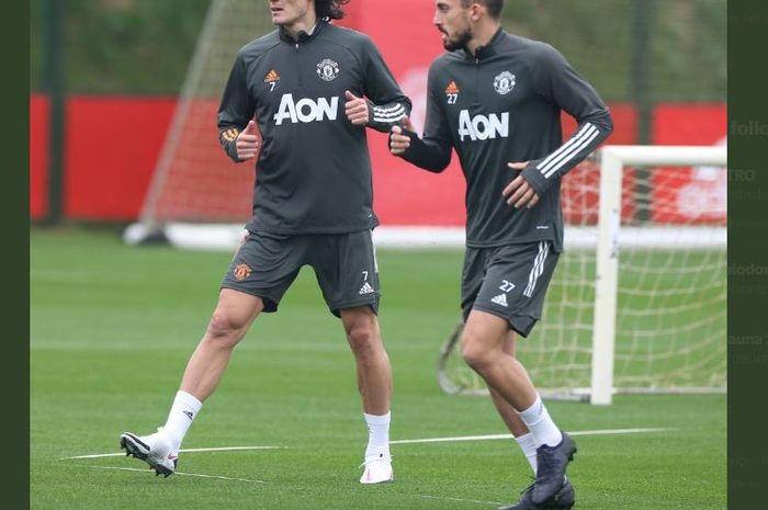 Dua pemain baru Manchester United, Edinson Cavani dan Alex Telles, menjalani sesi latihan.