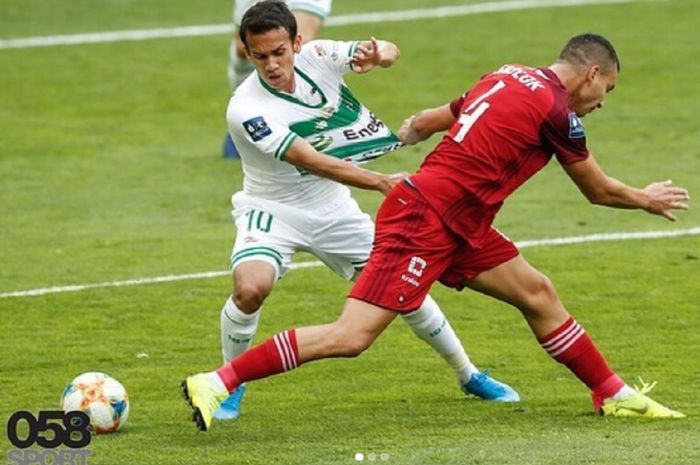 Egy Maulana Vikri (kiri) tampil gesit saat memperkuat Lechia Gdansk di Liga Polandia Ekstraklasa.