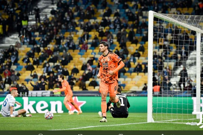 Alvaro Morata mencetak gol Juventus ke gawang Dynamo Kyiv dalam partai Liga Champions di Stadion Olimpiyskiy, 20 Oktober 2020.