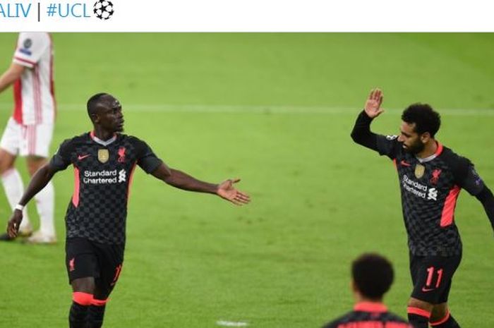 Sadio Mane dan Mohamed Salah merayakan gol yang dicetak Liverpool ke gawang Ajax dalam laga Grup D Liga Champions di Stadion Johan Cruijff ArenA, Rabu (21/10/2020).