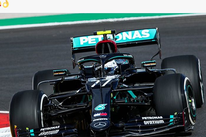 Pembalap Mercedes, Valtteri Bottas, menjadi pemilik waktu lap tercepat pada sesi latihan bebas pertama Formula 1 GP Portugal di Sirkuit Algarve, Portugal, 23 Oktober 2020.