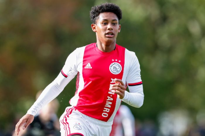 Striker Ajax U-16 Noah Gesser bisa menjadi pilihan untuk memperkuat Timnas U-16 Indonesia.