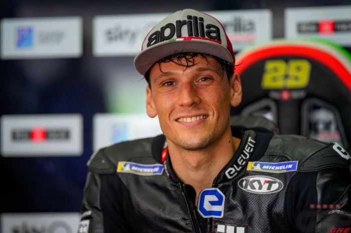 Pembalap Aprilia, Lorenzo Savadori, dipastikan mendapat promosi menjadi pembalap reguler pada tiga balapan sisa MotoGP 2020.