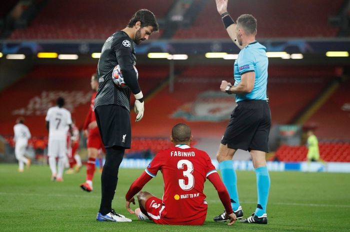 Pemain Liverpool, Fabinho, mengalami cedera hamstring pada laga melawan Midtjylland di Stadion Anfield, Selasa (27/10/2020) atau Rabu dini hari WIB.