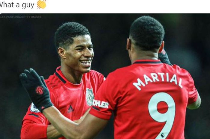 Marcus Rashford melakukan selebrasi bersama Anthony Martial usai Manchester United membobol gawang RB Leipzig dalam laga Grup H Liga Champions di Stadion Old Trafford, Rabu (28/10/2020).