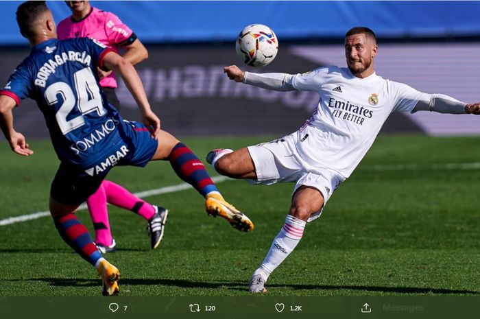 Eden Hazard berlaga kembali setelah pulih dari cedera untuk membantu Real Madrid menekuk Huesca, 31 Oktober 2020.