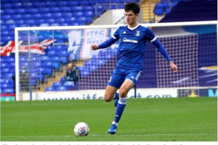 Aksi Elkan Baggott saat membela Ipswich Town U-18 kontra Southend United, Selasa (3/11/2020).