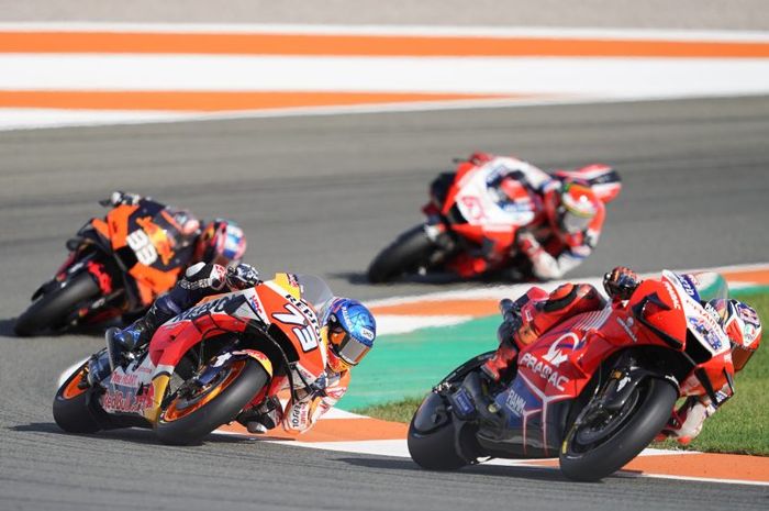 Pembalap Repsol Honda, Alex Marquez (73), saat balapan MotoGP Eropa di Sirkuit Ricardo Tormo, Valencia, Spanyol, 8 November 2020. 