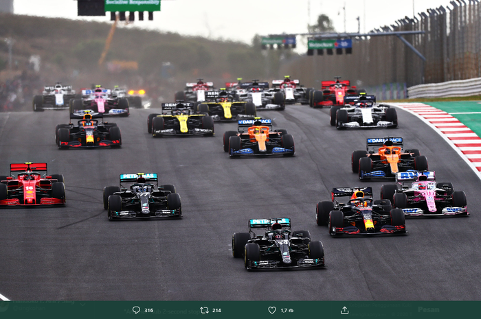 Para pembalap F1 sedang beraksi saat GP Portugal 2020. 