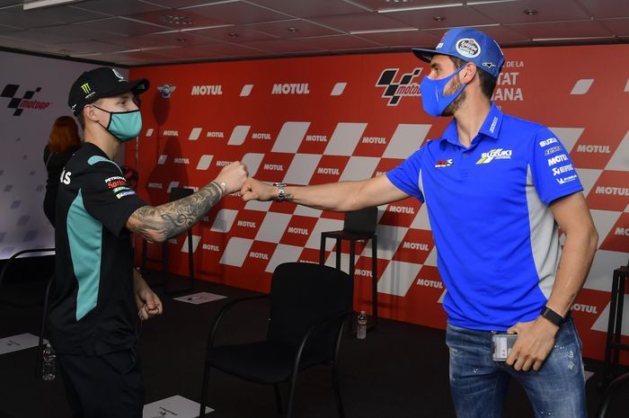 Fabio Quartararo (kiri) dan Alex Rins pada konferensi pers MotoGP Valencia, Kamis (12/11/2020).