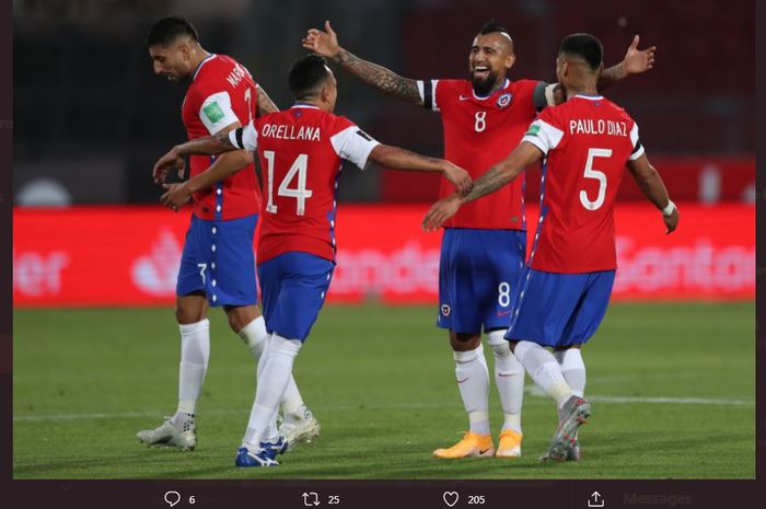 Arturo Vidal (8) menentukan kemenangan timnas Cile atas Peru di laga kualifikasi Piala Dunia 2022, 13 November 2020.