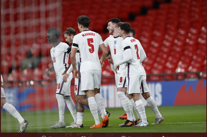 Para pemain timnas Inggris merayakan gol kedua yang dicetak oleh Mason Mount pada laga melawan timnas Islandia, Rabu (18/11/2020) waktu setempat