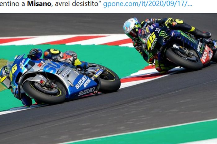 Pembalap Suzuki Ecstar, Joan Mir, finis di depan Valentino Rossi (Monster Energy Yamaha) pada balapan MotoGP San Marino di Sirkuit Misano, Italia, 13 September 2020.