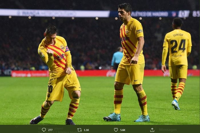 Lionel Messi merayakan golnya untuk Barcelona ke gawang Atletico Madrid pada duel Liga Spanyol 2019-2020.