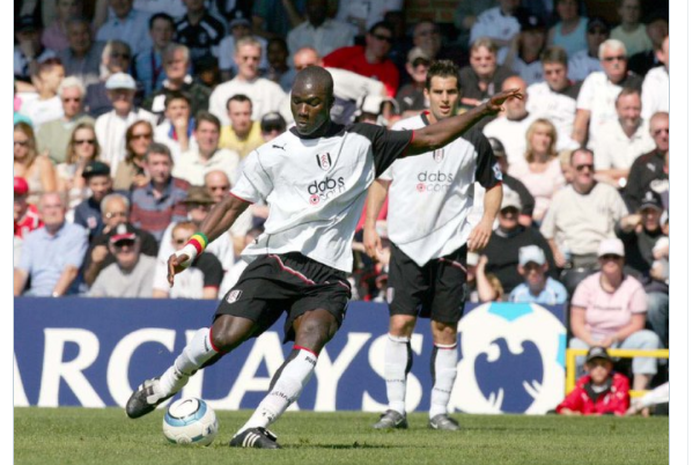 Aksi Papa Bouba Diop kala masih membela klub Liga Inggris, Fulham.