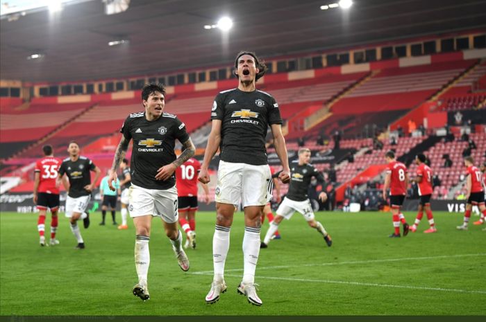 Ekspresi Edinson Cavani setelah mencetak gol kemenangan Manchester United atas Southampton yang berakhir dengan skor 3-2 di Stadion St. Mary's, Minggu (29/11/2020).