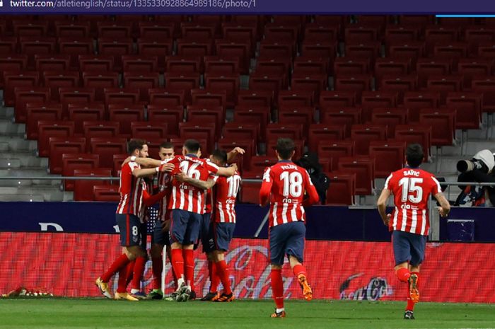 Para pemain Atletico Madrid merayakan gol ke gawang Real Valladolid dalam laga pekan ke-12 Liga Spanyol di Stadion Wanda Metropolitano pada Sabtu (6/12/2020) waktu setempat atau Minggu dini hari WIB.