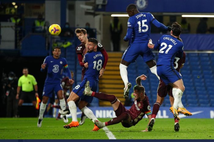 Kurt Zouma mencetak gol dalam laga Chelsea vs Leeds United di Liga Inggris, Sabtu (5/12/2020) di Stamford Bridge.