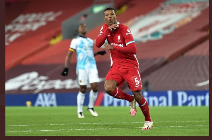 Georginio Wijnaldum mencetak gol dalam laga Liga Inggris antara Liverpool vs Wolves di Anfield, 6 Desember 2020.