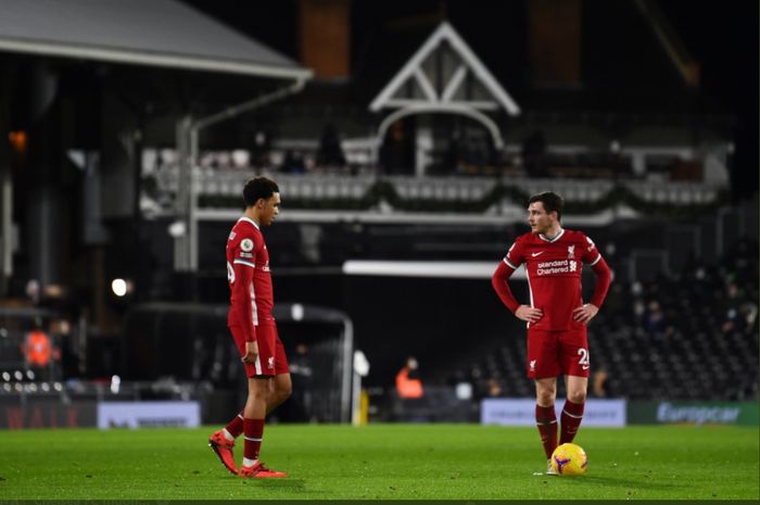 Dua bek sayap Liverpool, Andrew Robertson dan Trent Alexander-Arnold tampak lesu usai timnya hanya bermain imbang 1-1 melawan Fulham dalam lanjutan laga pekan ke-12 Liga Inggris.