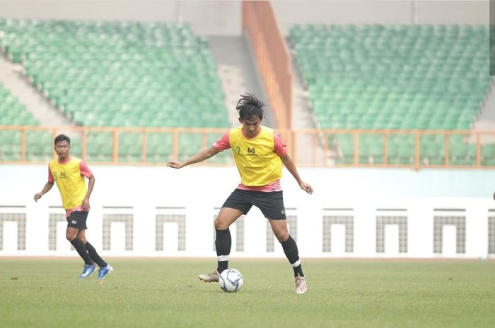 Bek Bali United, Komang Tri Arta WIguna saat menjalani pemusatan latihan timnas U-19 Indonesia pada Januari 2020.