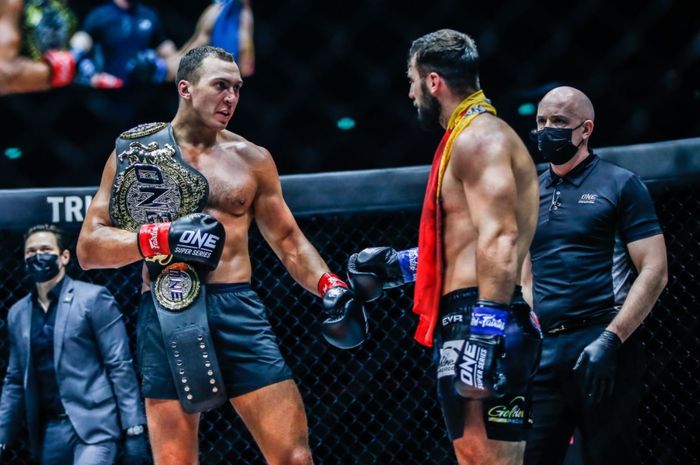 Roman Kryklia mengalahkan Andrei Stoica di ONE Championship: Collision Course, Jumat (18/12/2020) di Singapura.