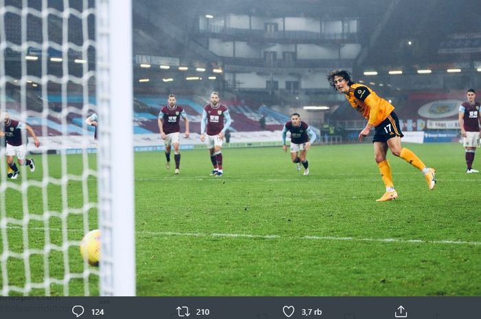 Titisan Cristiano Ronaldo, Fabio Silva, berhasil menjadi pencetak gol termuda Wolverhampton Wanderers (Wolves) di Liga Inggris dalam usia 18 Tahun 155 Hari.